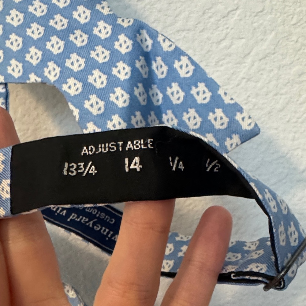 Vineyard Vines UNC Bow Tie - Picture 3 of 4